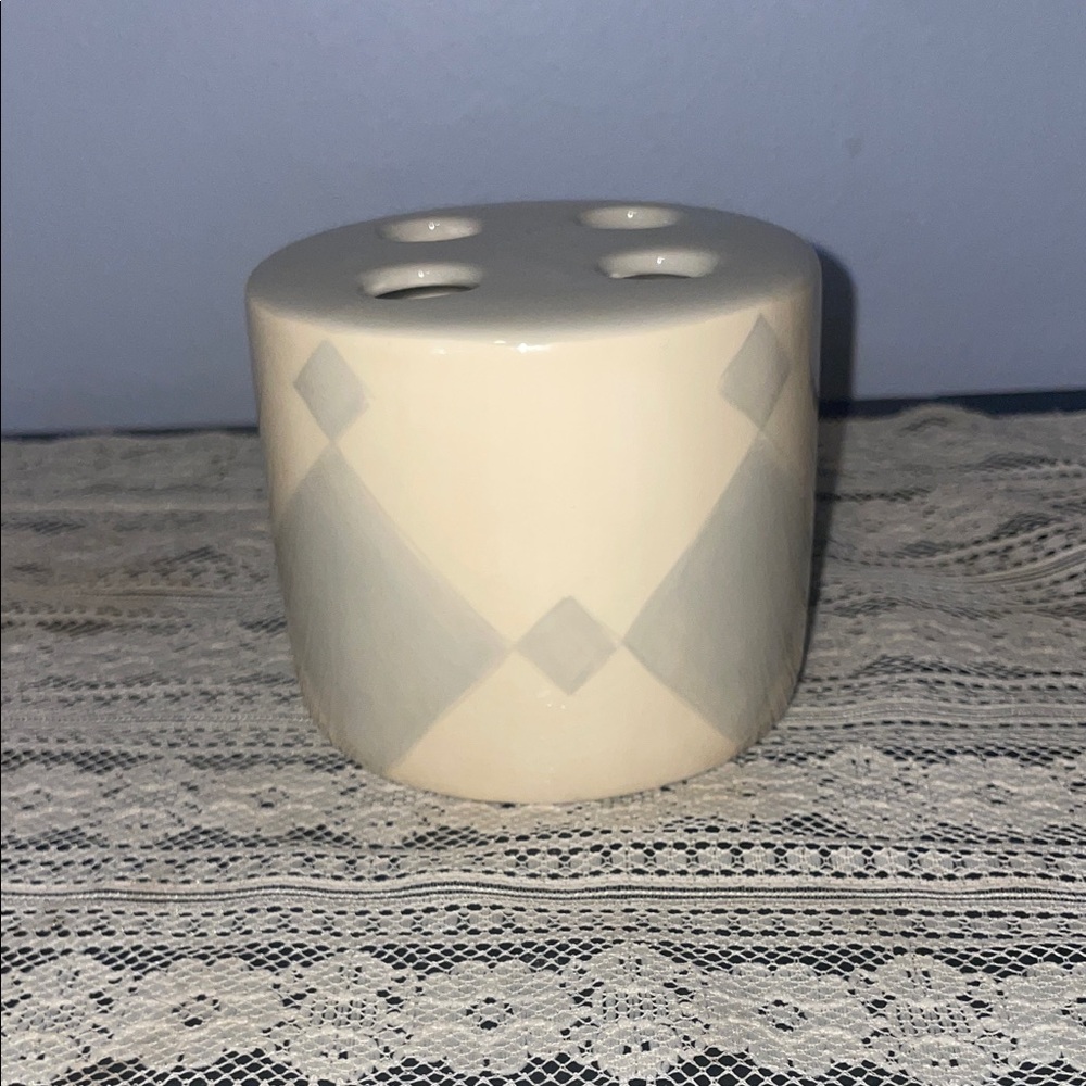 Marimekko Cream and Gray Ceramic Toothbrush Holder